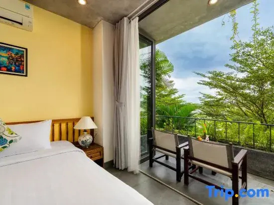 Standard room with balcony and with river view