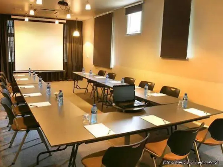 Hotel 64 on Gordon - фото 17