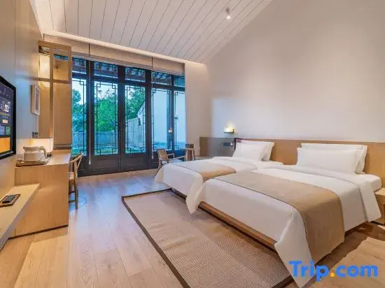 Standard room with courtyard view