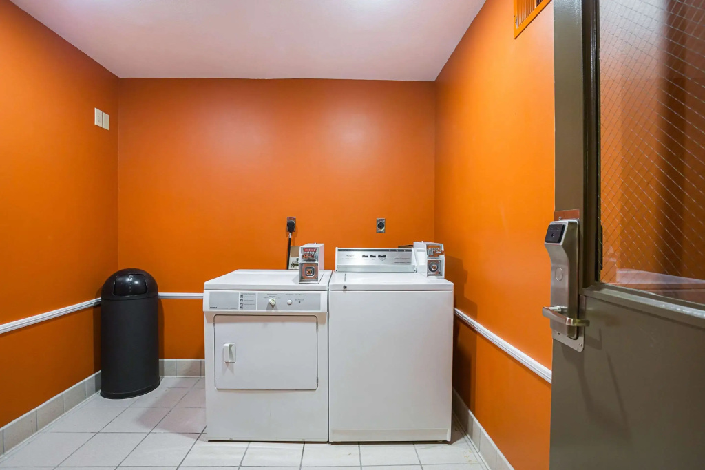 Clarion Inn & Suites Evansville Eastland Area - Général