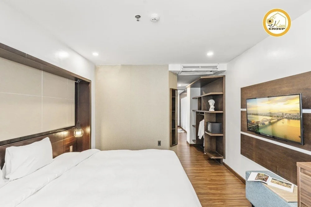 1 Bedroom Apartment with city view