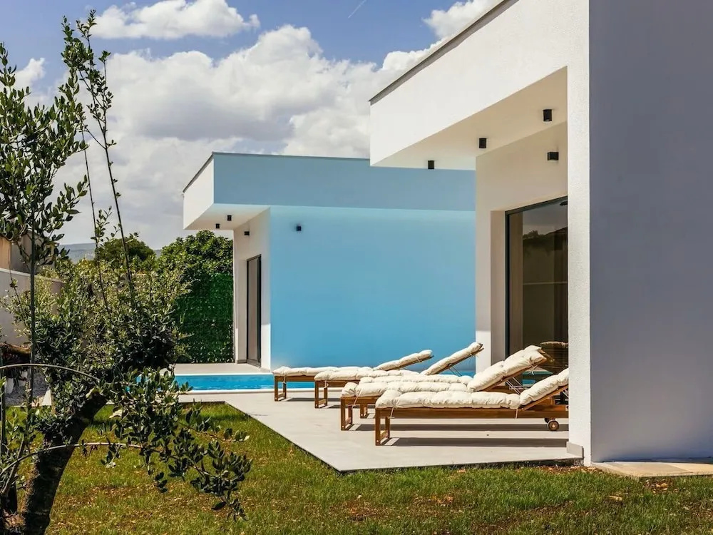 Villa Aura With Heated Pool