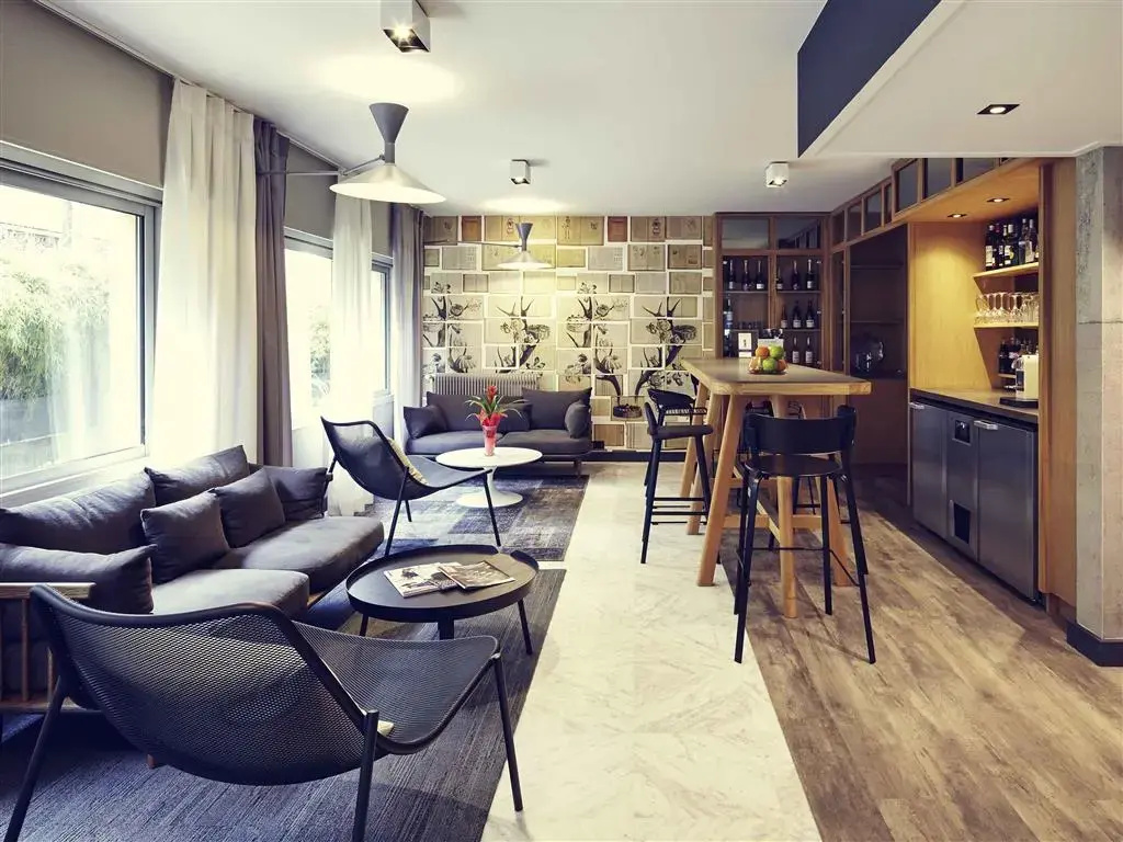 Relais de Lyon by Malone