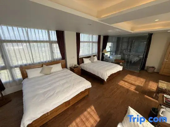 Deluxe Double room (full double bed)