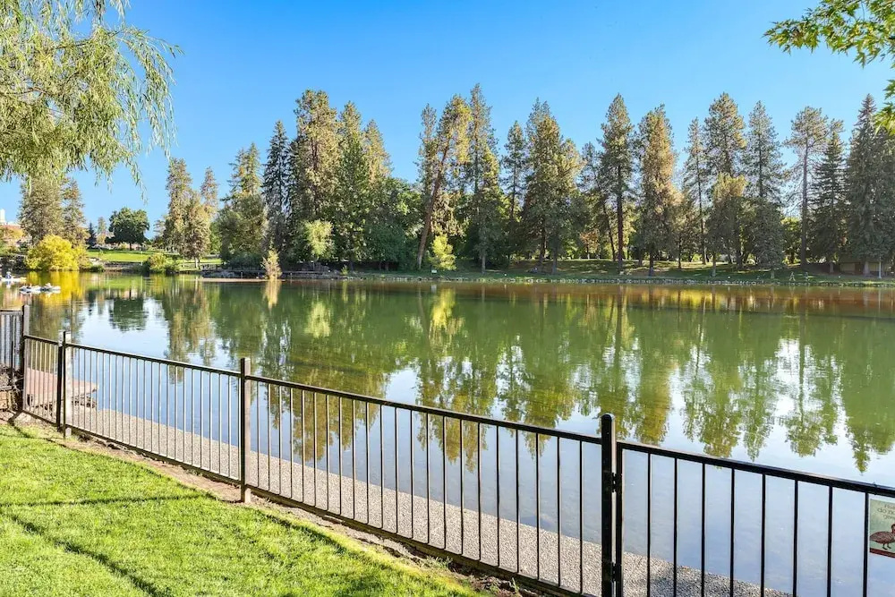 Mirror Pond 2 Bedroom Bungalow by RedAwning