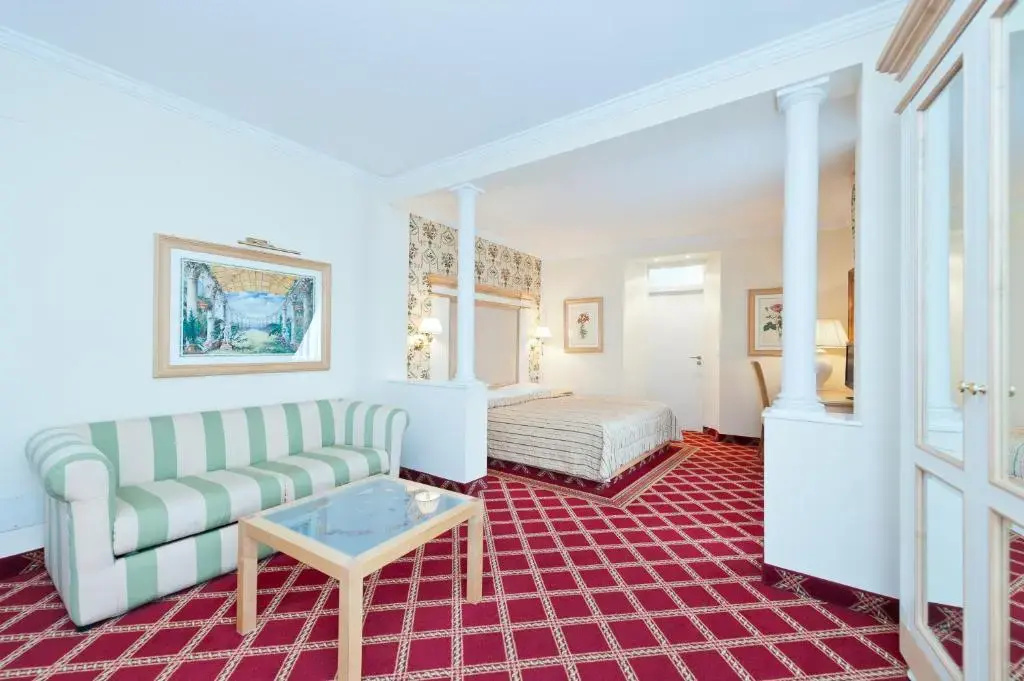 Standard Double room with pool view (full double bed)