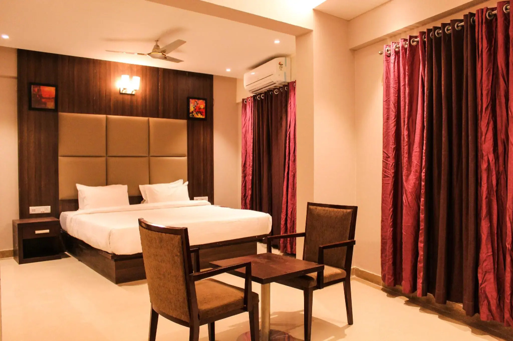 Deluxe Double Suite (full double bed)