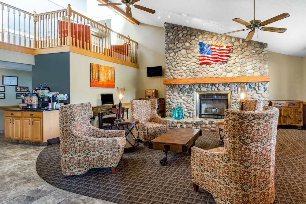 Lobby & Reception