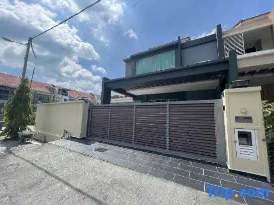 Spacious Home with Private Swimming Pool in Langkawi by Zervin