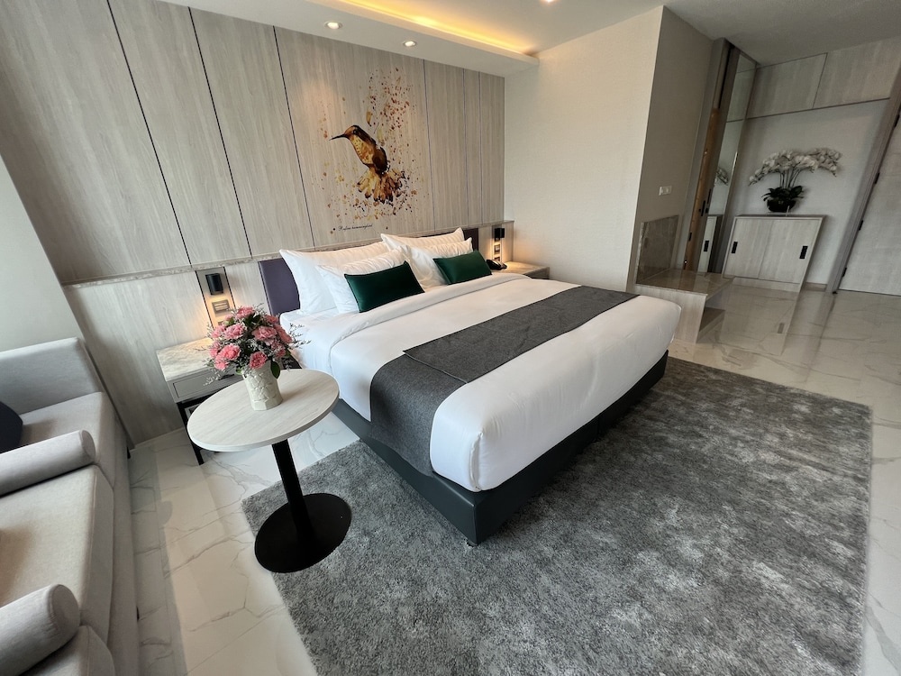 ARNI Skye Hotel Room Type - Superior City View