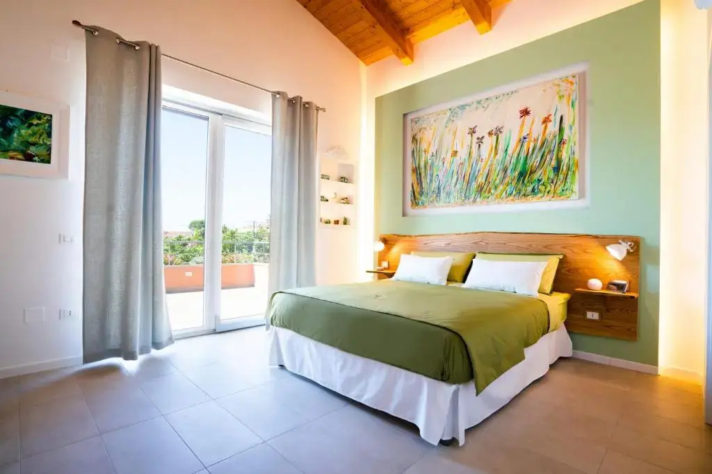 Deluxe Double room (full double bed)