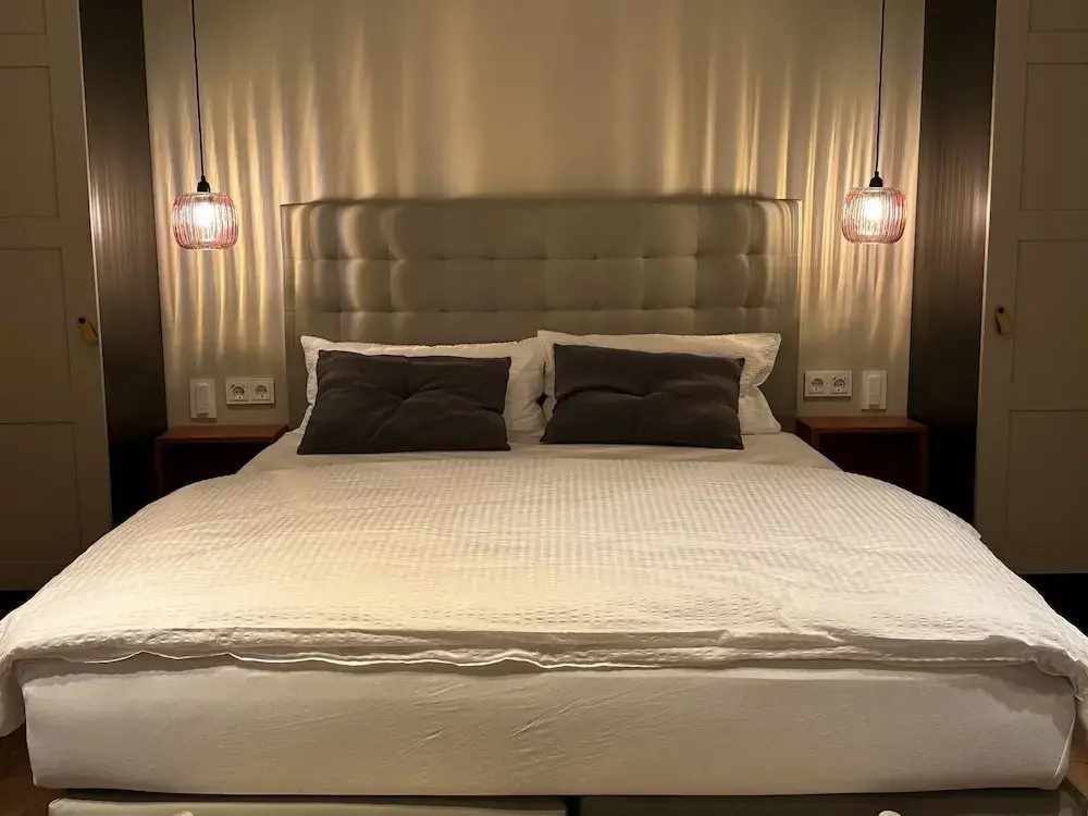 Deluxe Double room (full double bed)