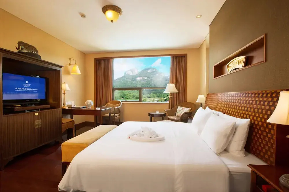 Deluxe Suite with mountain view
