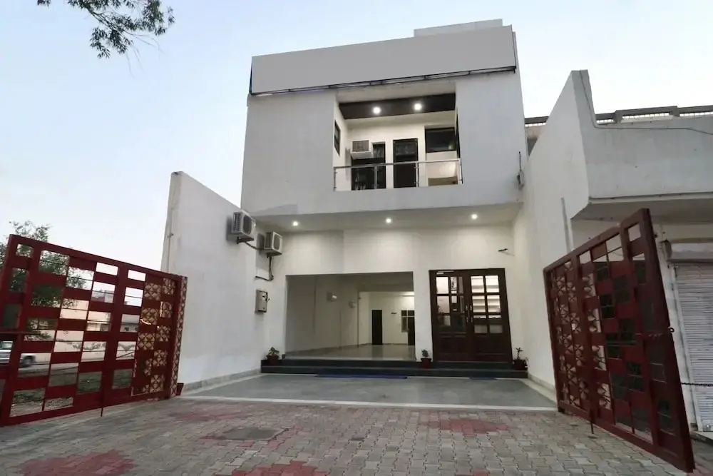 Hotel Sunview by OYO Rooms