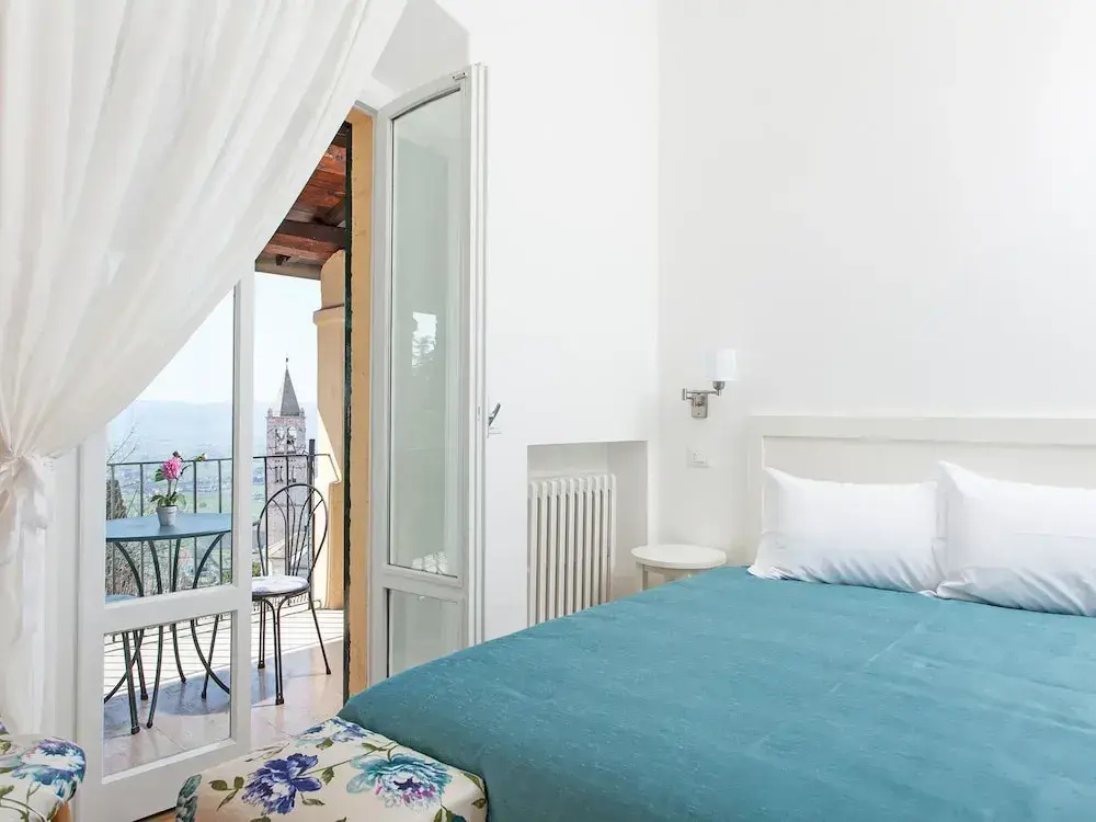 Standard Double room with balcony (full double bed)