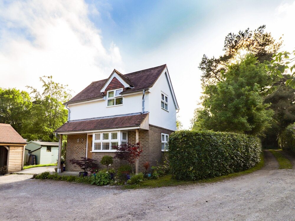 Стандартный американский коттедж деревянный белый. House in the city. Cottage street. Hillsborough road 22 lisburn buyuk britaniya no. Дачи в европе.