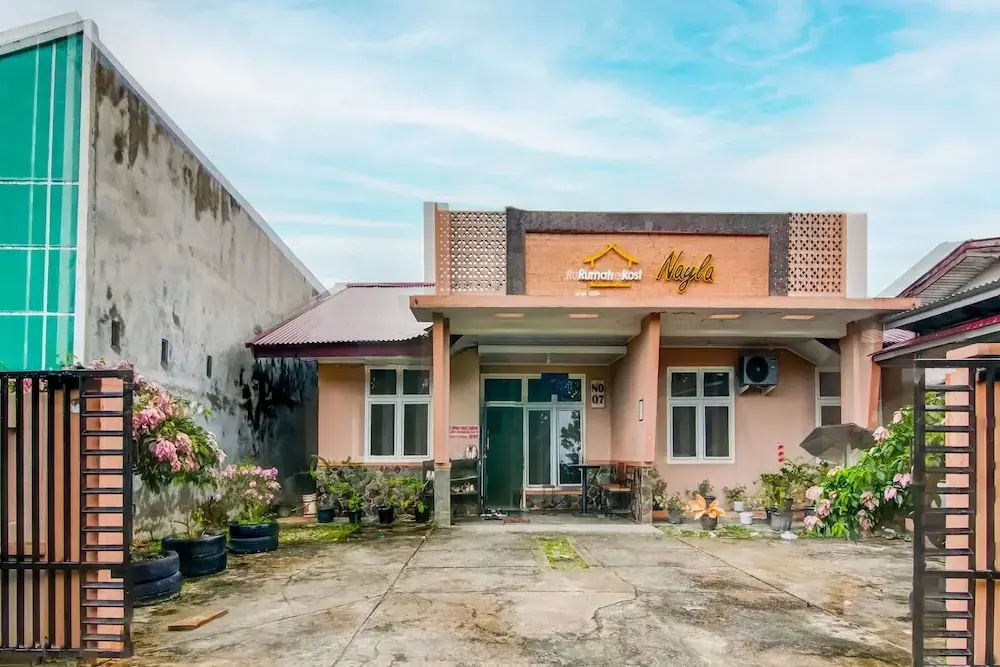 Hotel O Nayla Homestay Syariah Near Koro Koro Panam, Karaoke, Pool, & Cafe