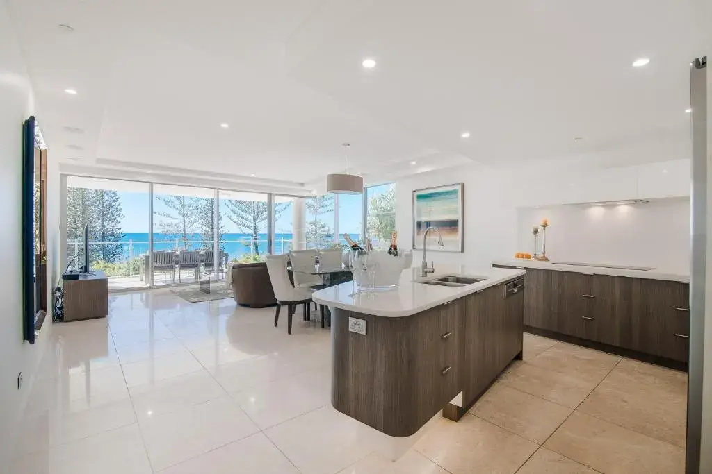 3 Bedrooms Apartment