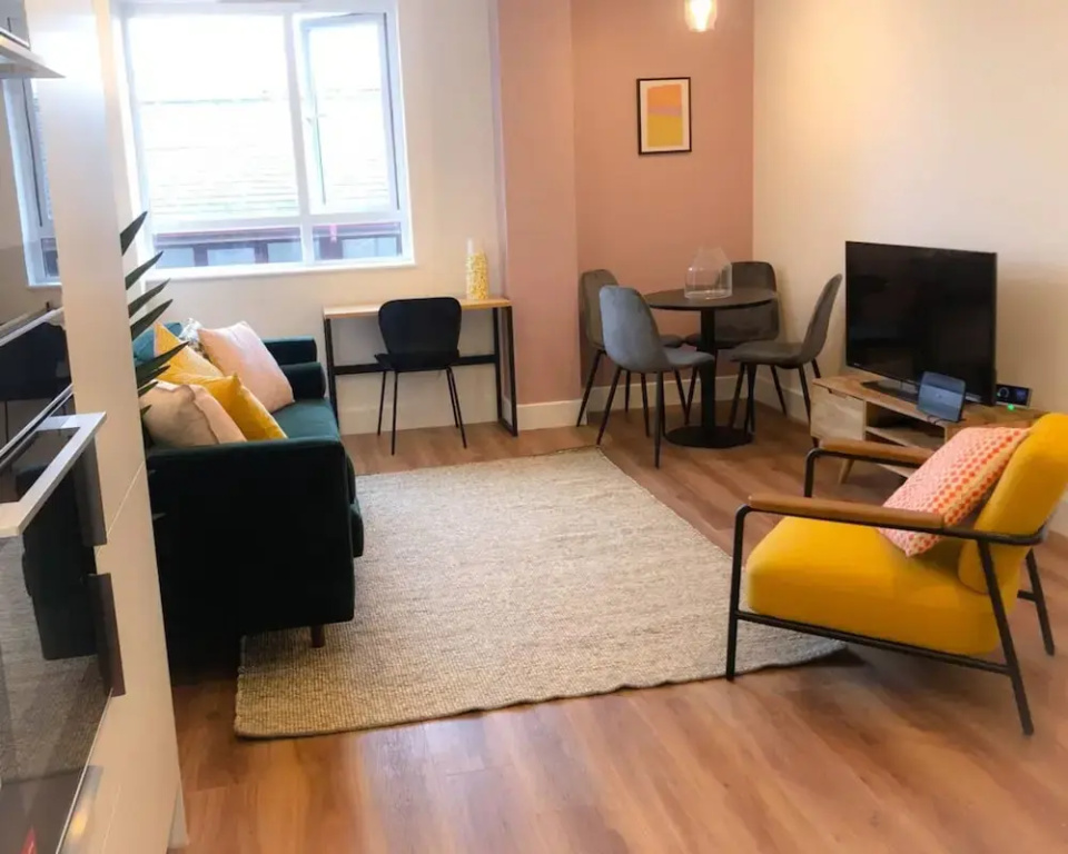 Stylish 2 Bedroom Property With Free Parking