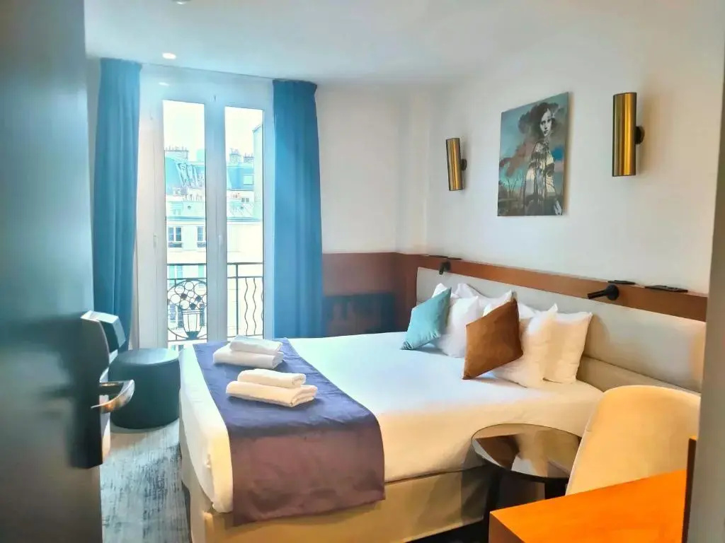 Standard Double room with balcony (full double bed)