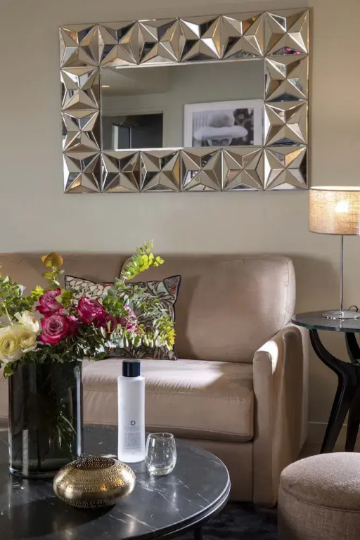 兩房一廳，配有大雙人床