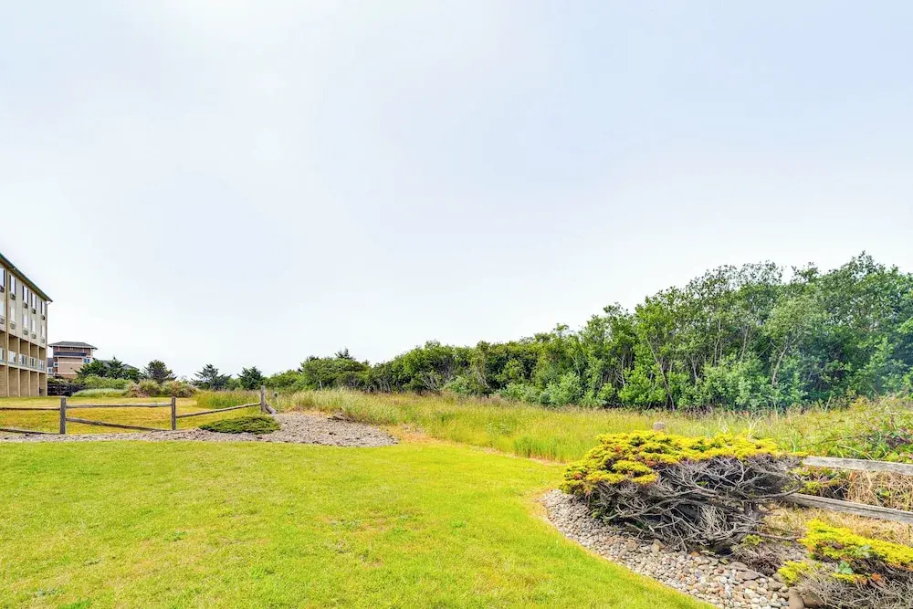 Walk to the Beach: Ocean Shores Condo!