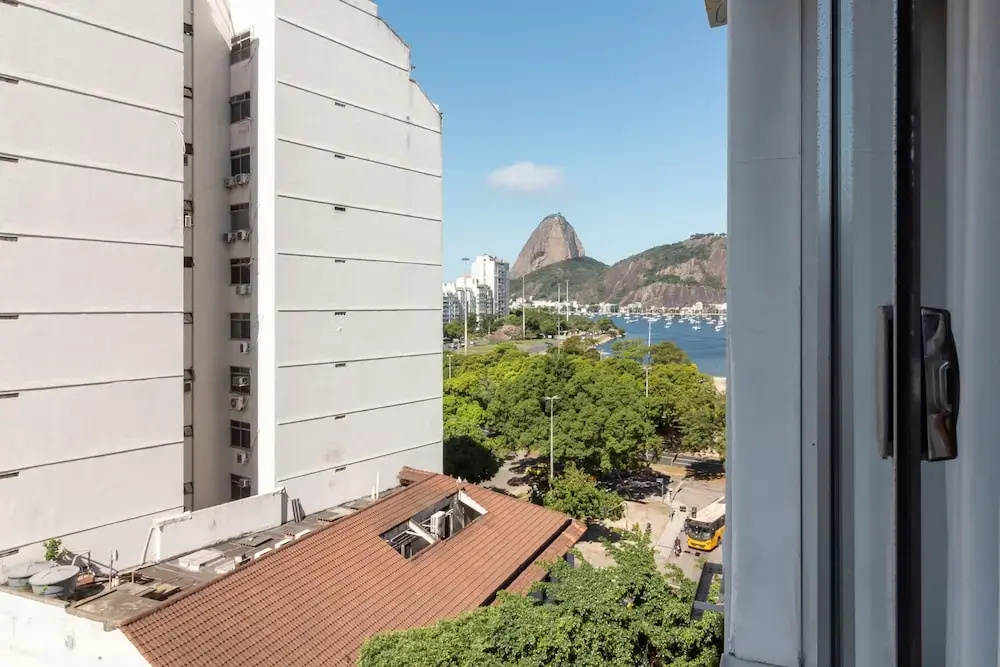 Lovely Just a few Minutes From Sugar Loaf F709
