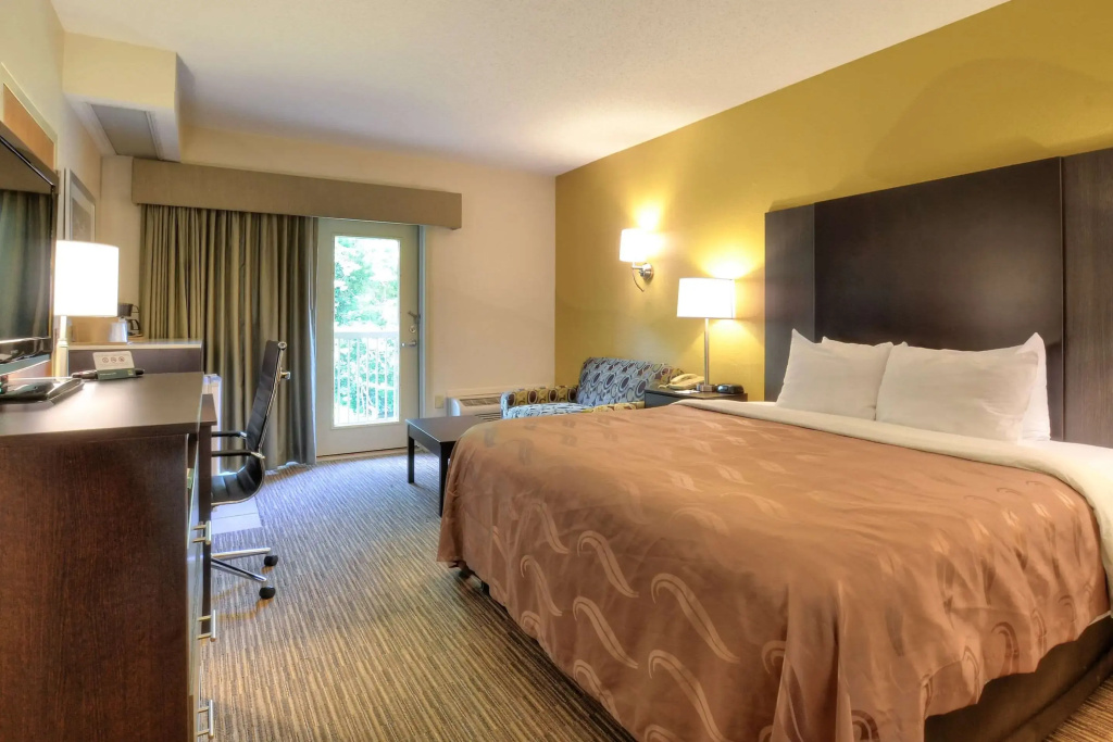 Business Double Suite (full double bed)