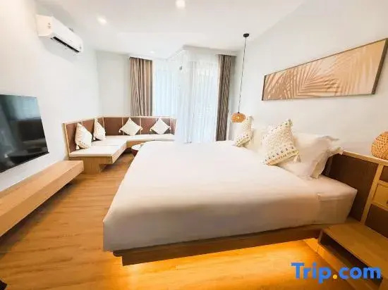 Standard Double room with pool view (full double bed)