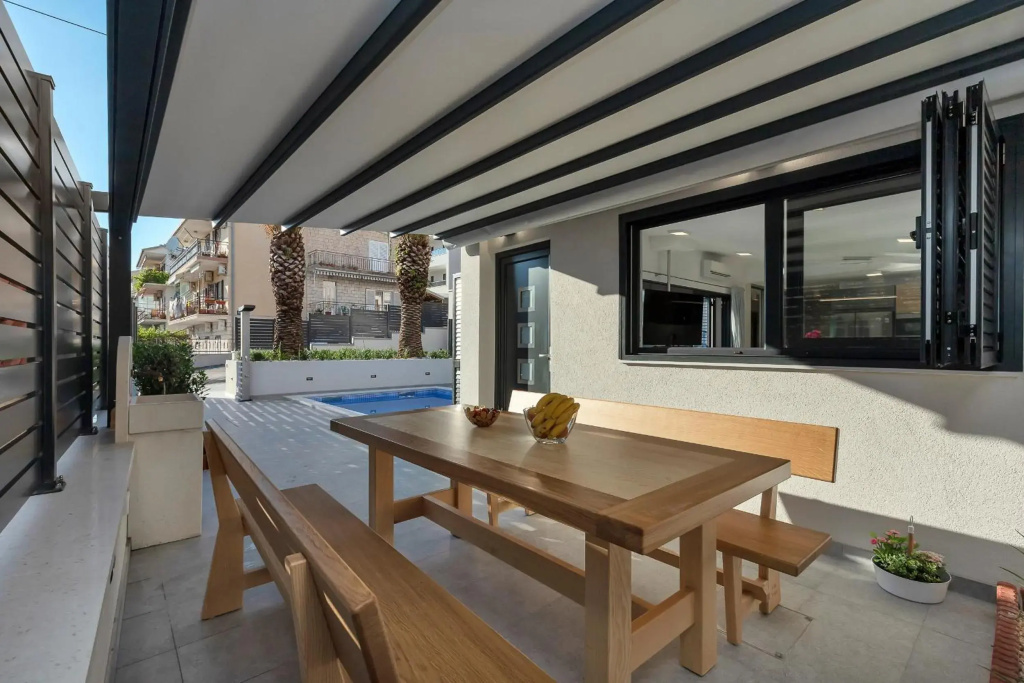 Lulani pool apartment