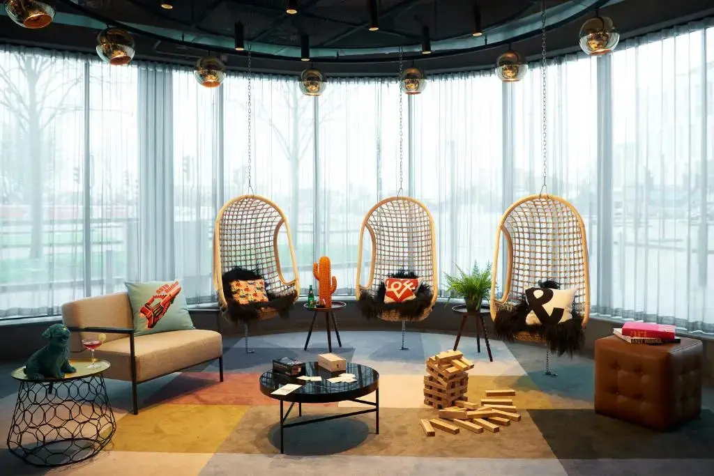 Lobby & Reception