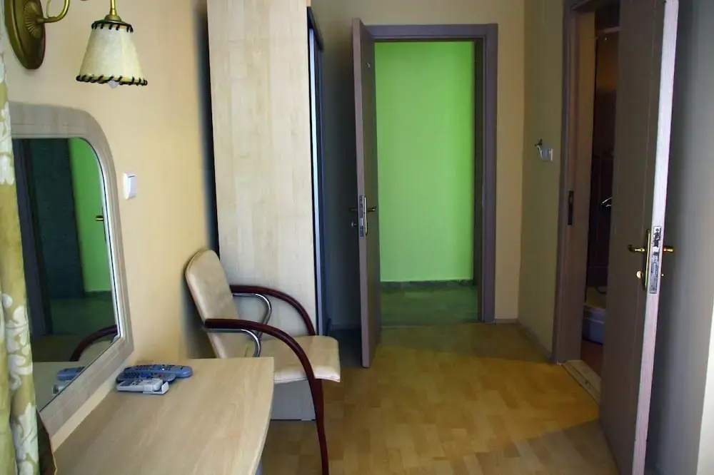 Classic Double room (full double bed)