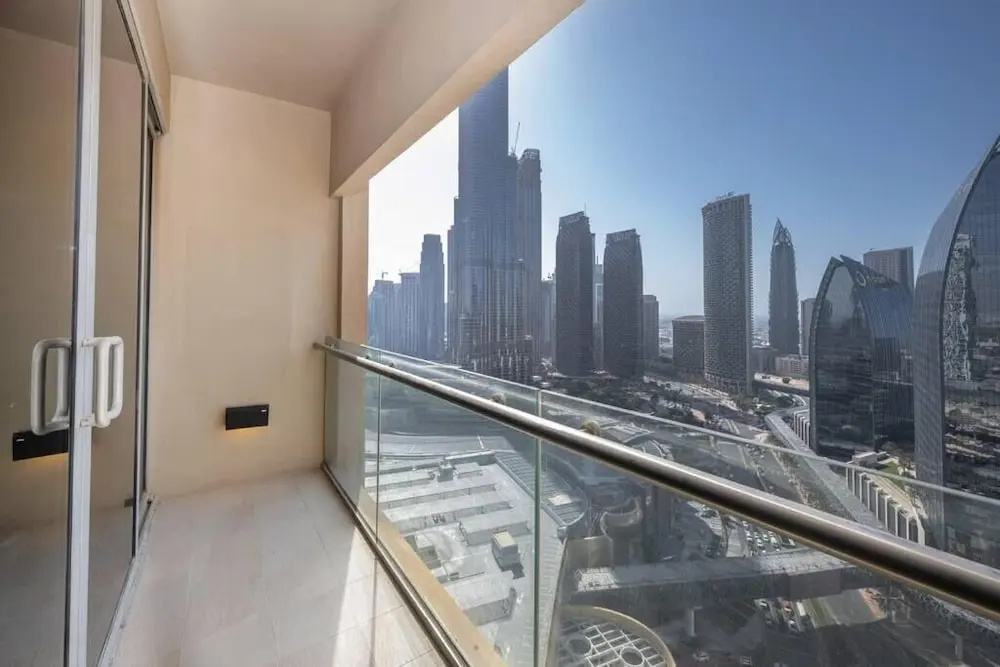 Emaar Fashion Avenue - Formerly Address Dubai Mall Four Apple