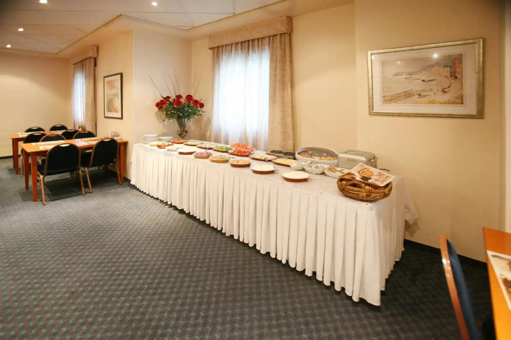 Hotel photo 13