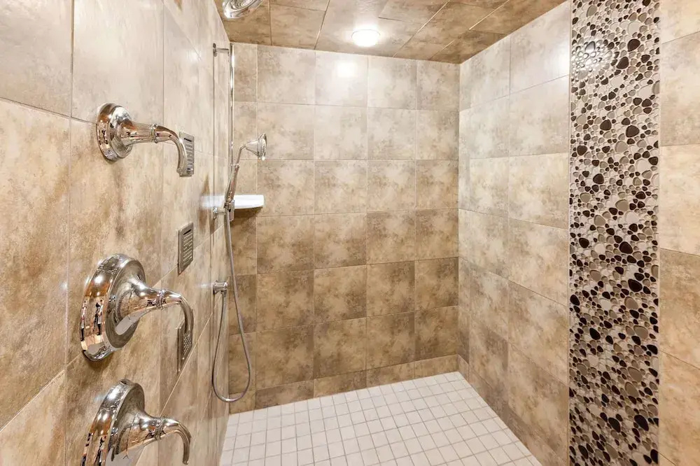 Double Basement Suite (full double bed)