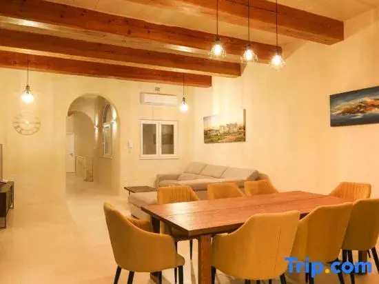 Solaris - 4 bedrooms (sleeps 8+2 kids) Ghasri village