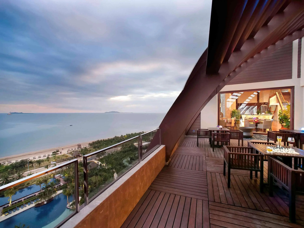 Beach & Waterfront