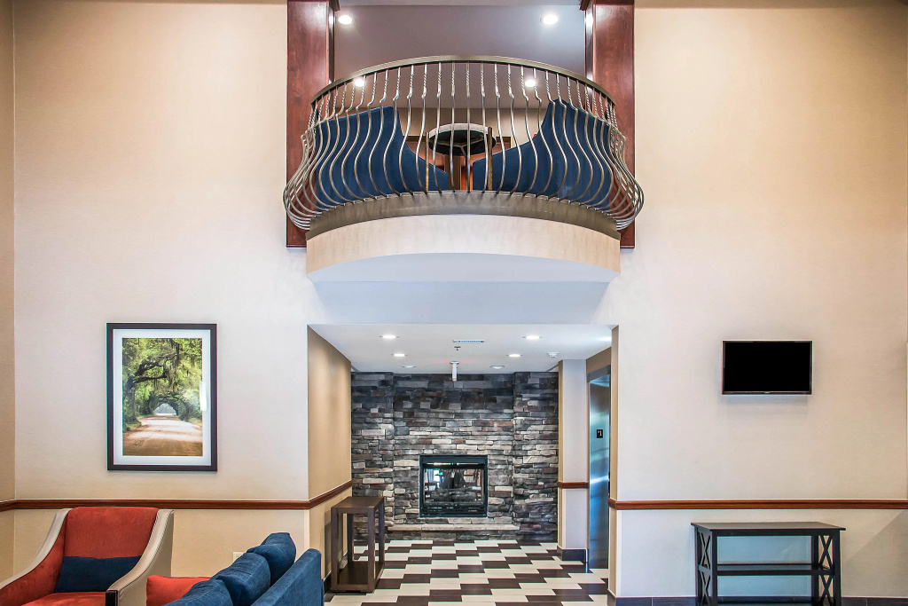 Lobby & Reception