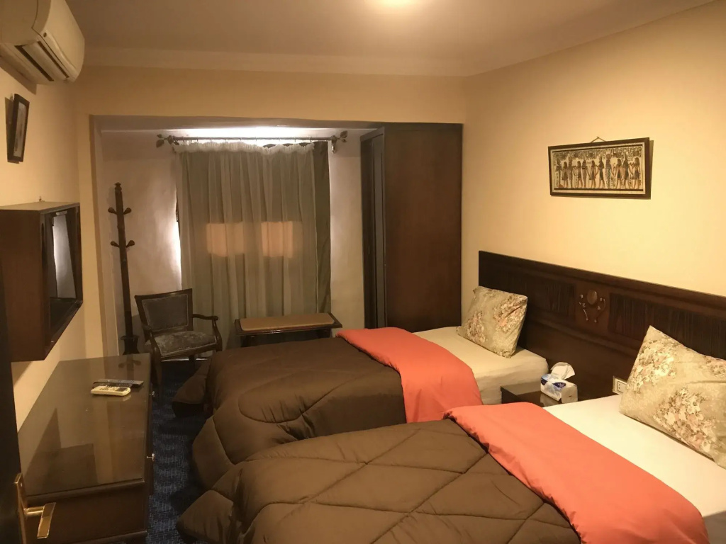 3 Pyramids View Inn - 4