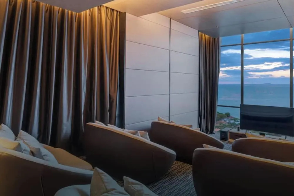 Stunning Sea View On High Floor — фото