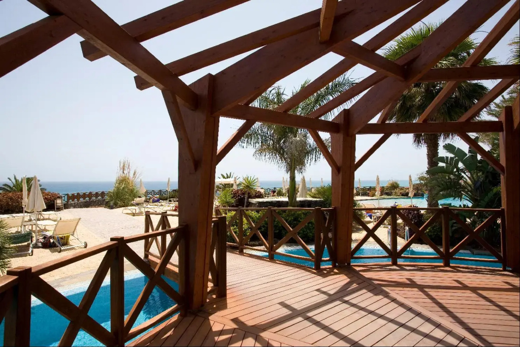 Beach & Waterfront