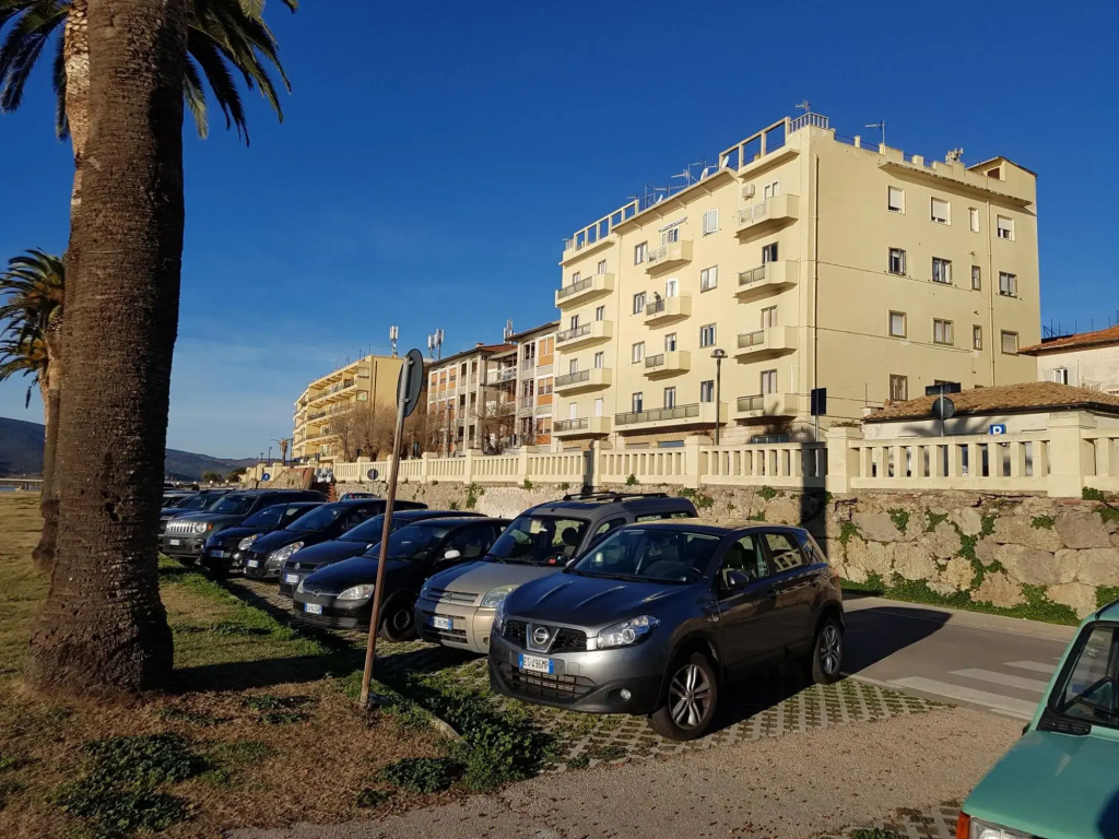 Bright apartment with a beautiful lagoon view.-Mura di Levante