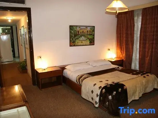 Double Suite with balcony (full double bed)