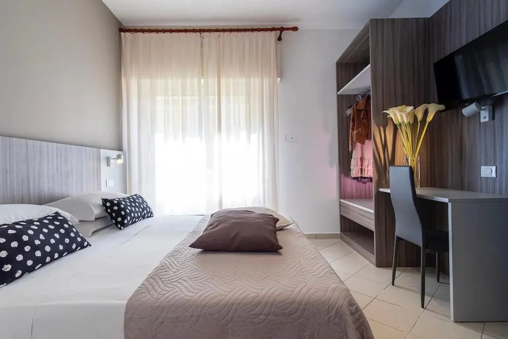 Hotel Mocambo — 4