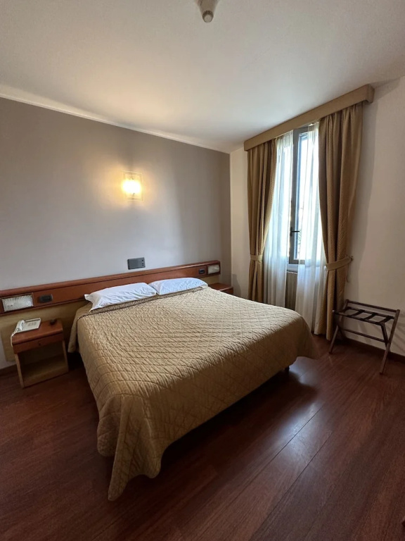Double room with balcony (full double bed)