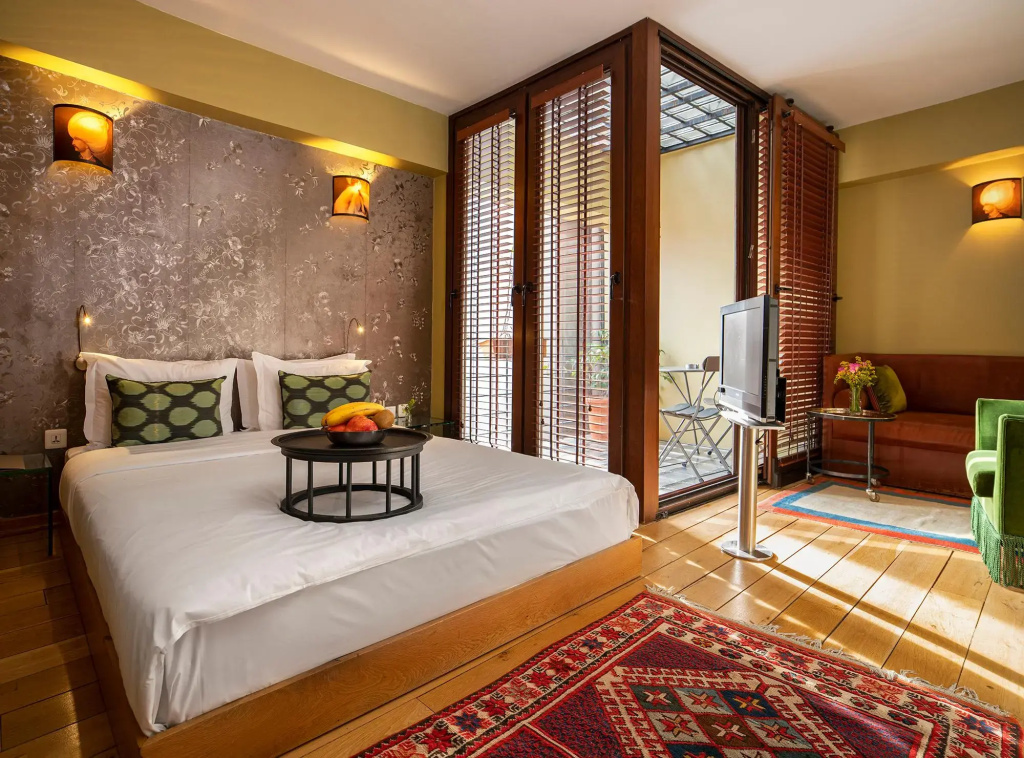 Deluxe Double room (full double bed)