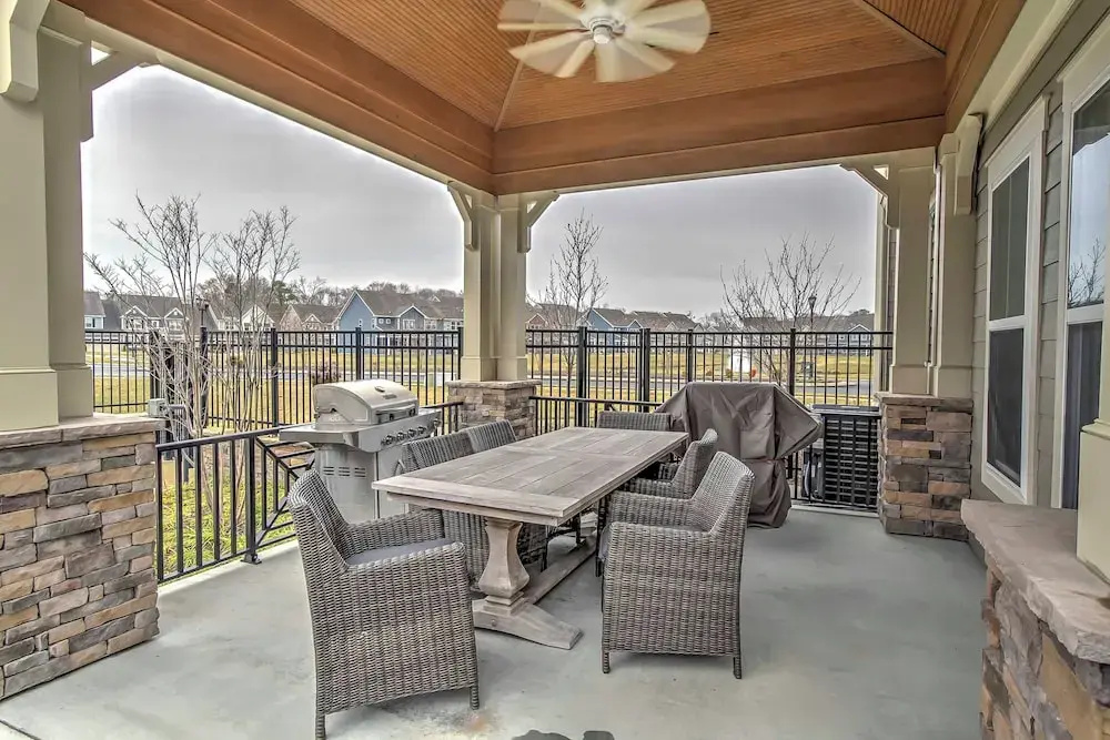 5 Mi to Bethany Beach: Modern Gem w/ Pool Access!