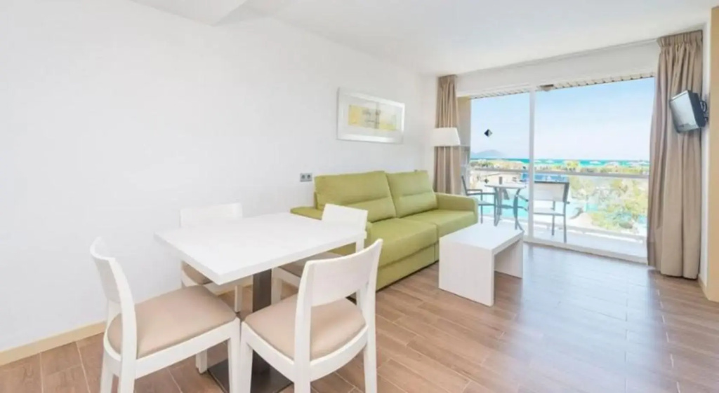 1 Bedroom Apartment with partial sea view