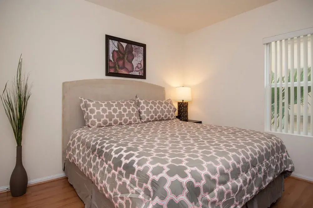 Sunshine Suites at 909 West Temple Street - Général