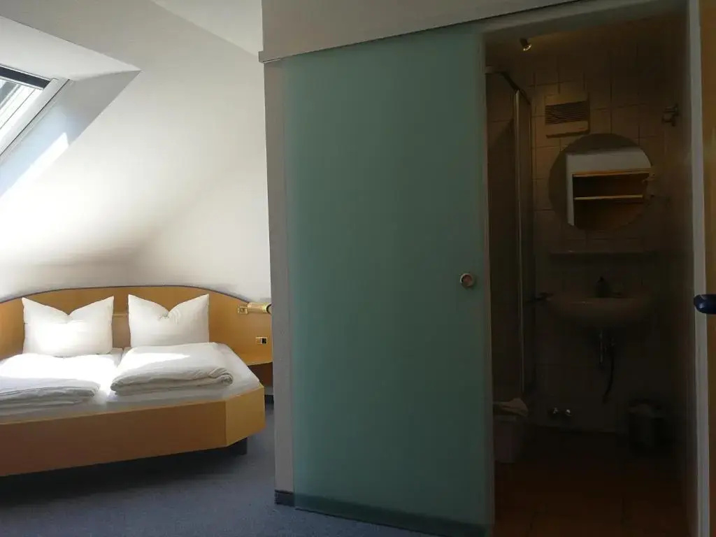 Standard Double room (full double bed)